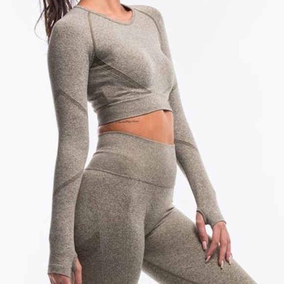 Echt Arise Crop Top - Picture 2 of 5